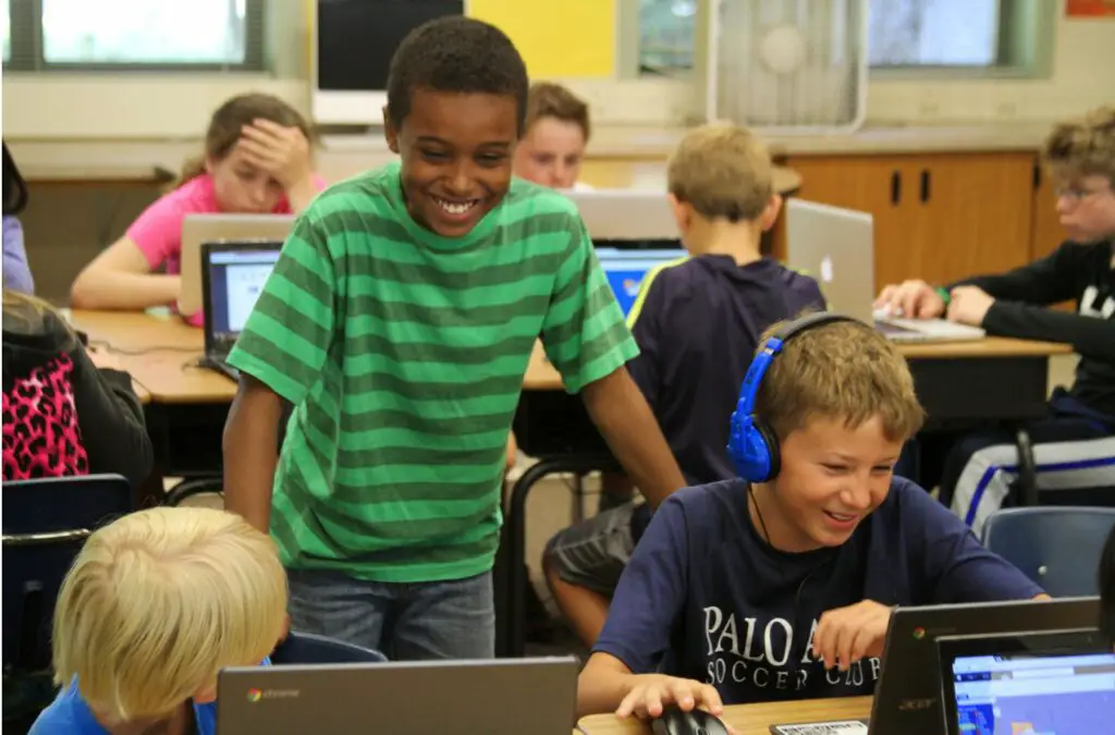 kids learning coding