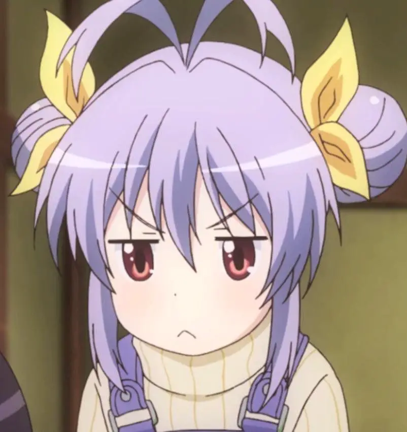 süßes Anime-Loli-Mädchen mit lila Haaren